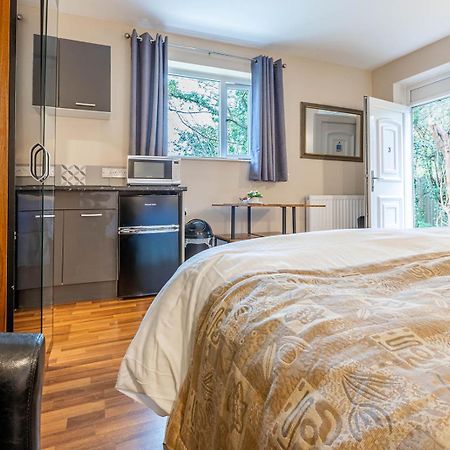 Roger Ground Guest House - With Onsite Car Parking Windermere Eksteriør bilde