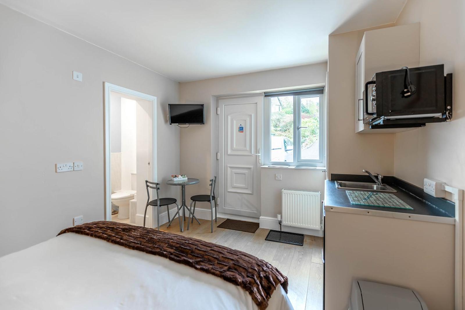 Roger Ground Guest House - With Onsite Car Parking Windermere Eksteriør bilde