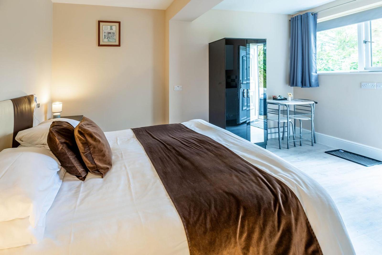 Roger Ground Guest House - With Onsite Car Parking Windermere Eksteriør bilde