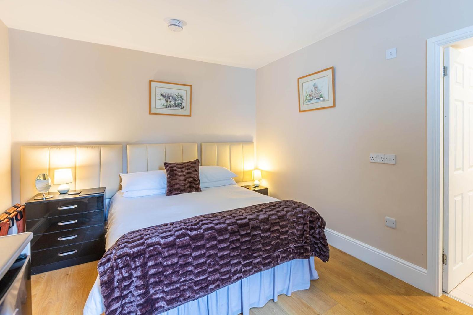 Roger Ground Guest House - With Onsite Car Parking Windermere Eksteriør bilde