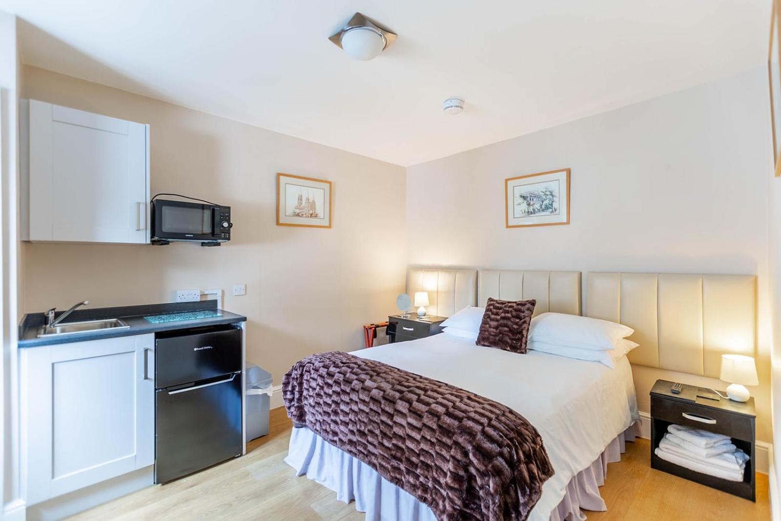 Roger Ground Guest House - With Onsite Car Parking Windermere Eksteriør bilde