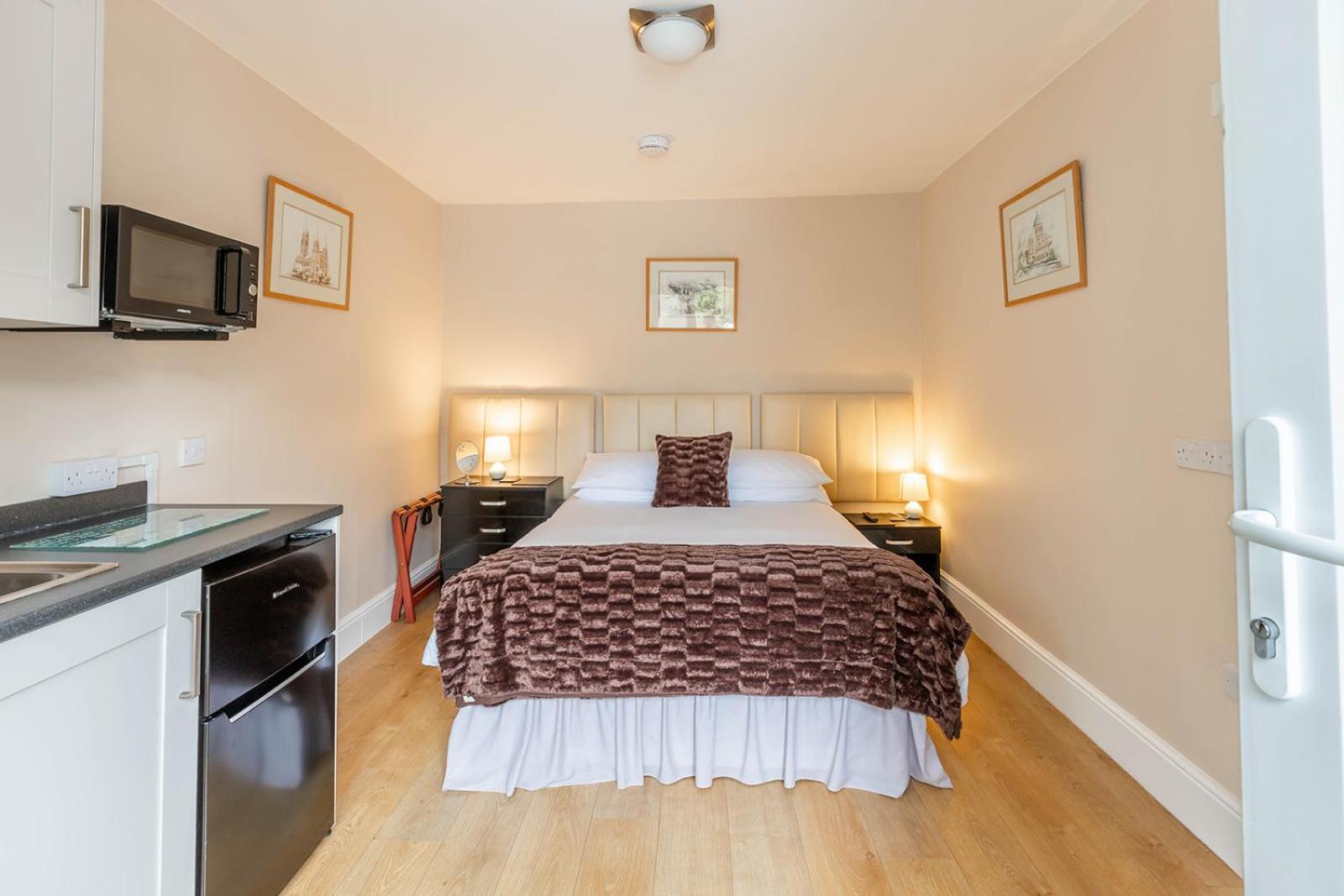 Roger Ground Guest House - With Onsite Car Parking Windermere Eksteriør bilde