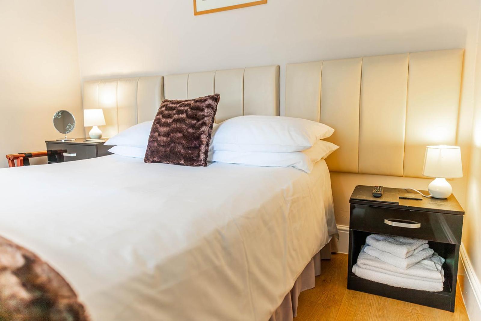 Roger Ground Guest House - With Onsite Car Parking Windermere Eksteriør bilde