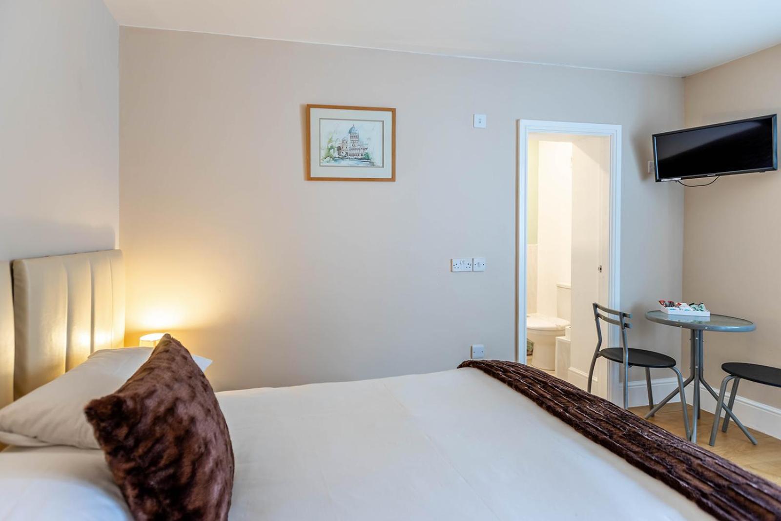 Roger Ground Guest House - With Onsite Car Parking Windermere Eksteriør bilde