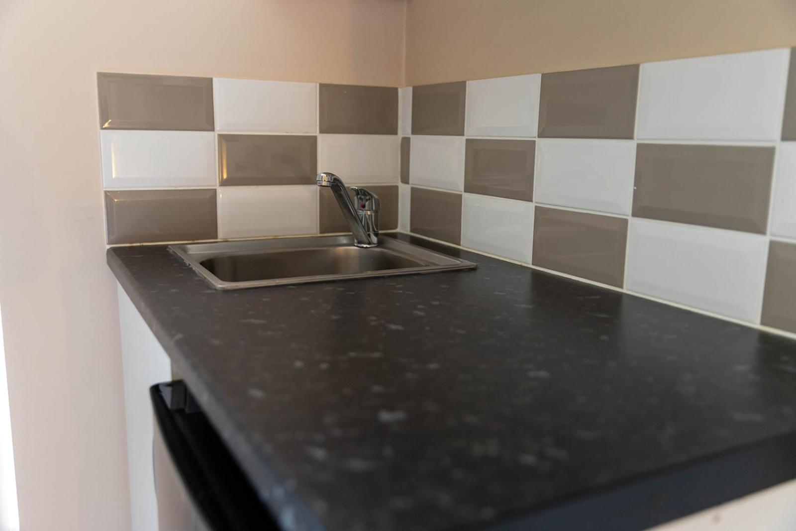 Roger Ground Guest House - With Onsite Car Parking Windermere Eksteriør bilde