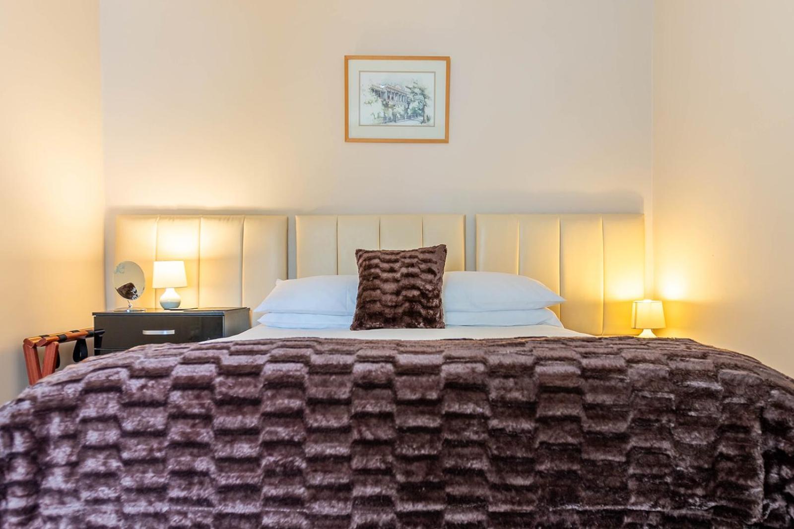 Roger Ground Guest House - With Onsite Car Parking Windermere Eksteriør bilde