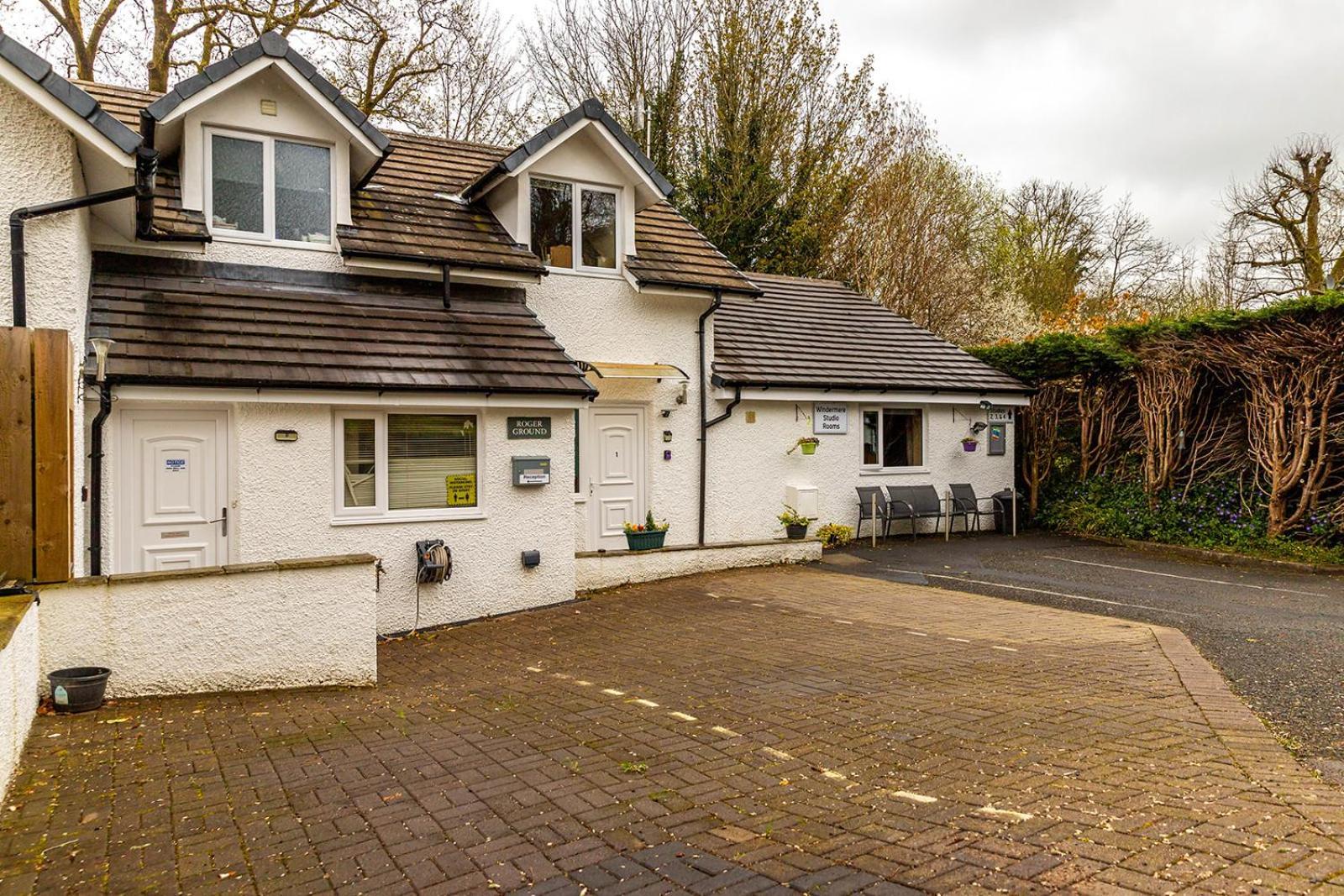 Roger Ground Guest House - With Onsite Car Parking Windermere Eksteriør bilde
