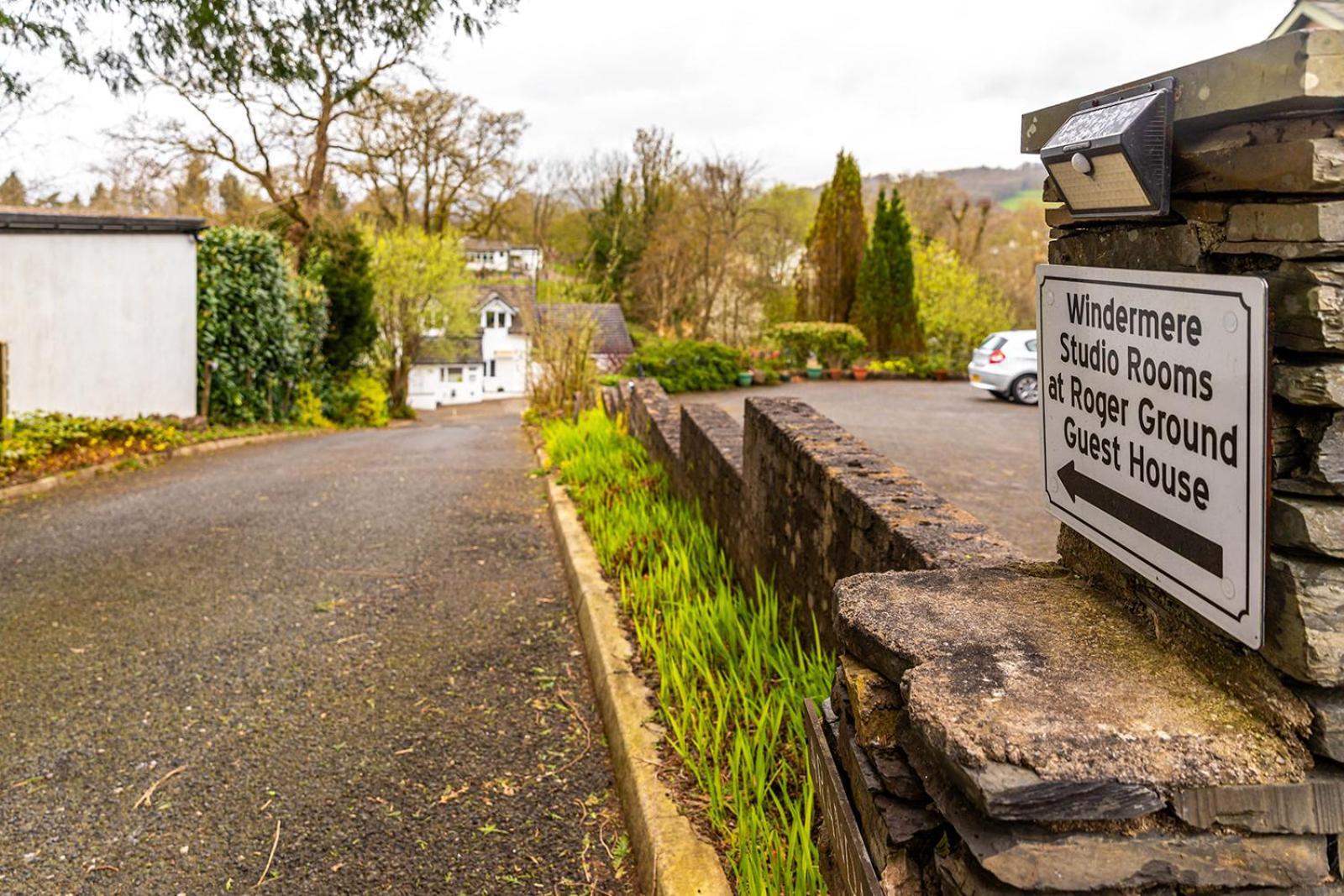Roger Ground Guest House - With Onsite Car Parking Windermere Eksteriør bilde
