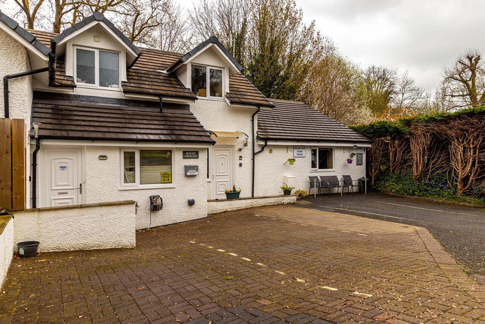 Roger Ground Guest House - With Onsite Car Parking Windermere Eksteriør bilde