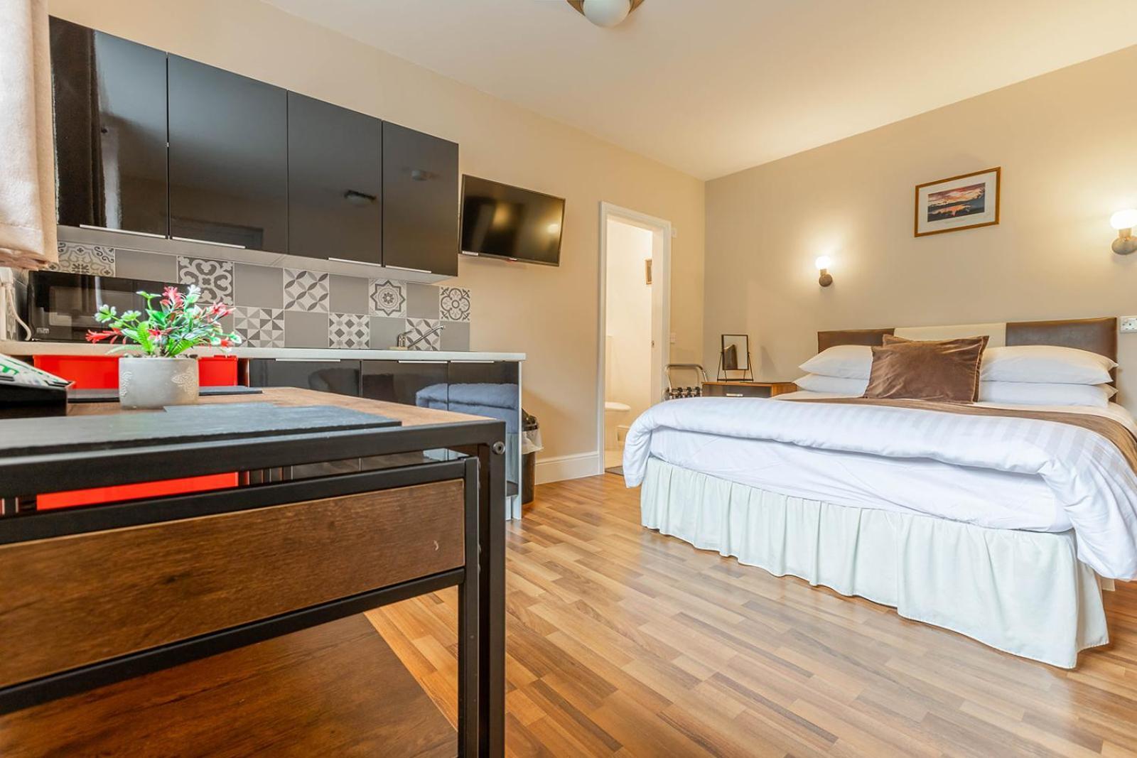 Roger Ground Guest House - With Onsite Car Parking Windermere Eksteriør bilde