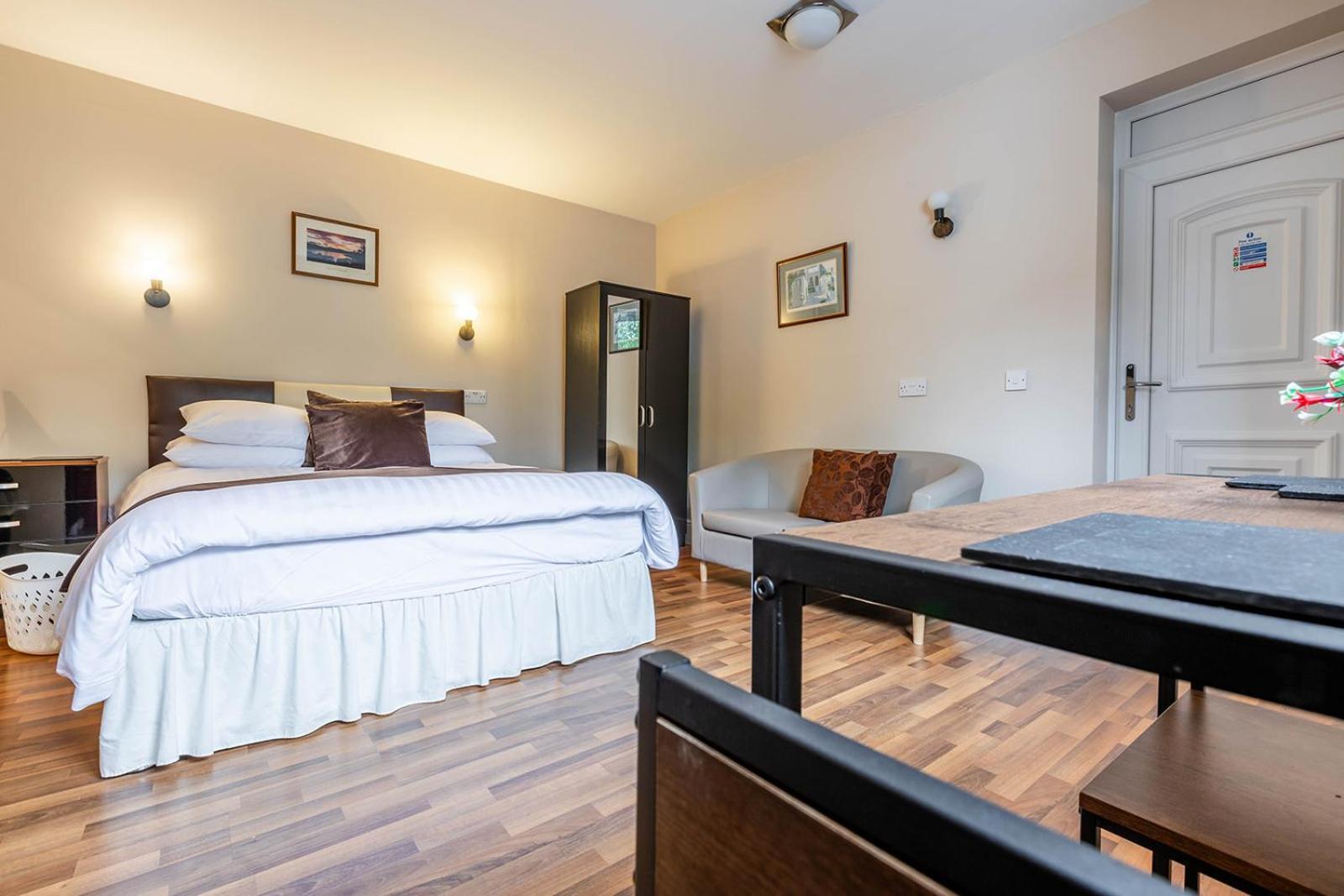 Roger Ground Guest House - With Onsite Car Parking Windermere Eksteriør bilde