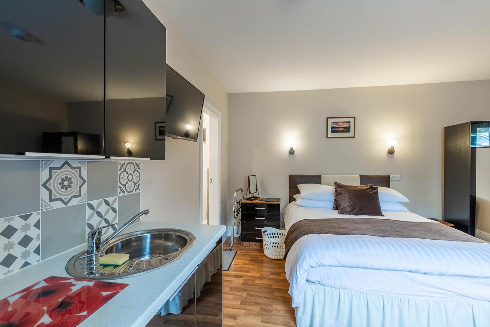 Roger Ground Guest House - With Onsite Car Parking Windermere Eksteriør bilde