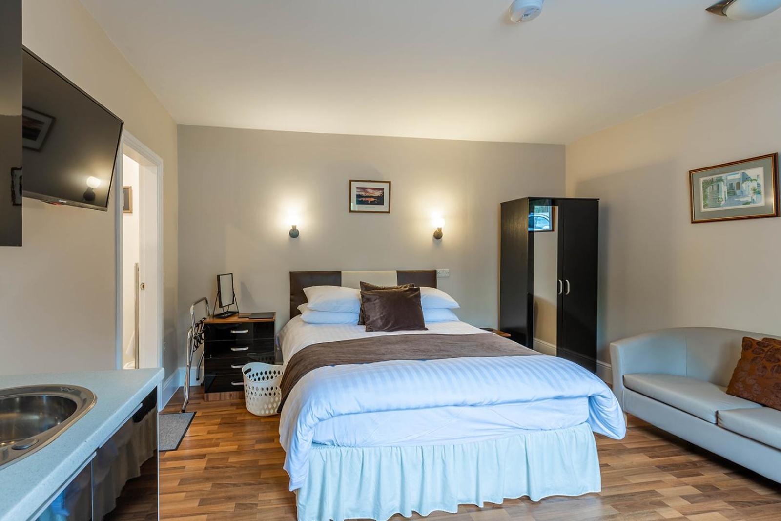 Roger Ground Guest House - With Onsite Car Parking Windermere Eksteriør bilde