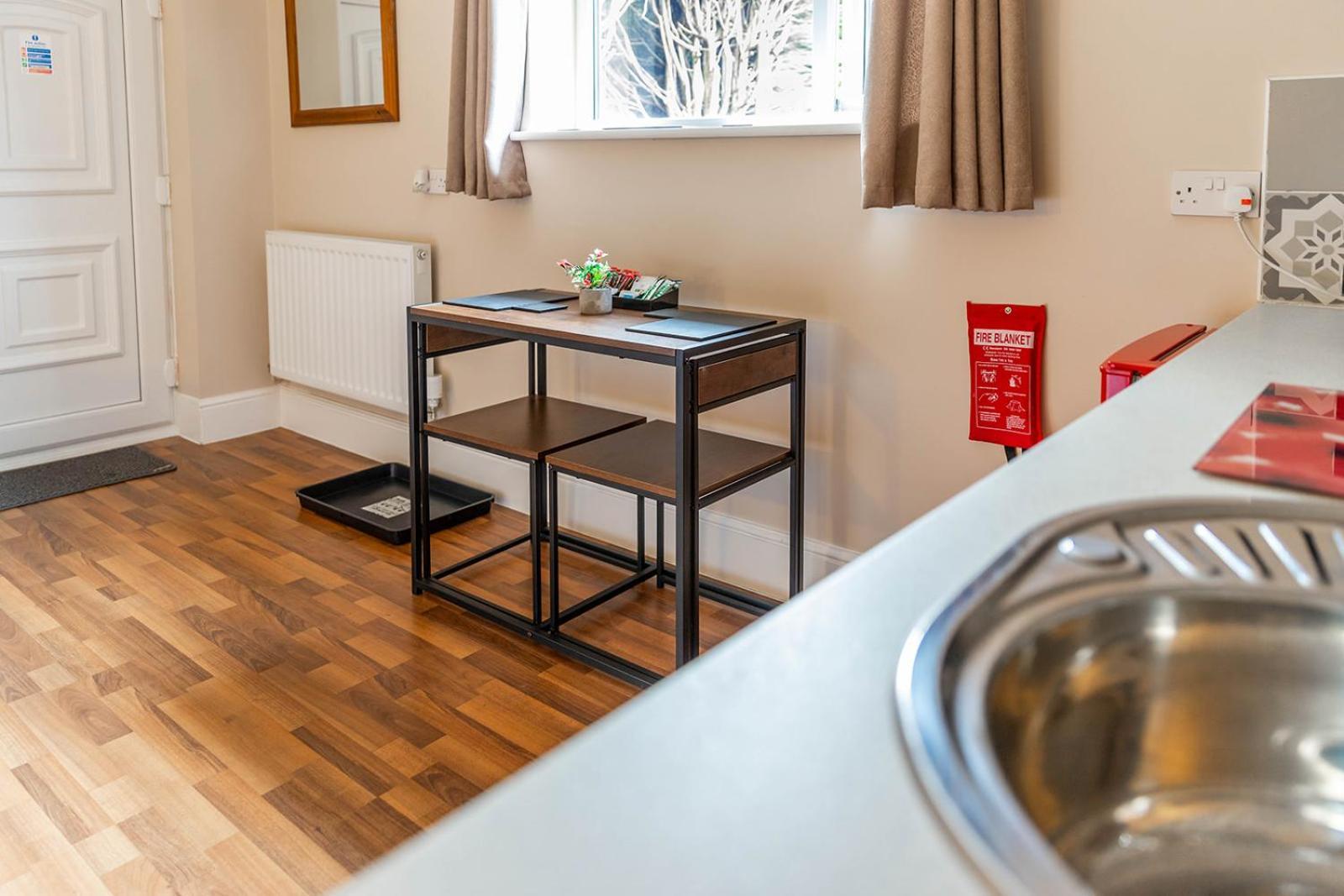 Roger Ground Guest House - With Onsite Car Parking Windermere Eksteriør bilde