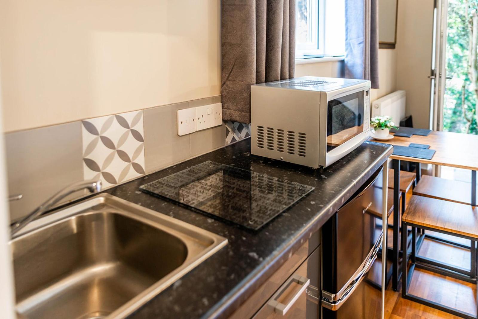 Roger Ground Guest House - With Onsite Car Parking Windermere Eksteriør bilde