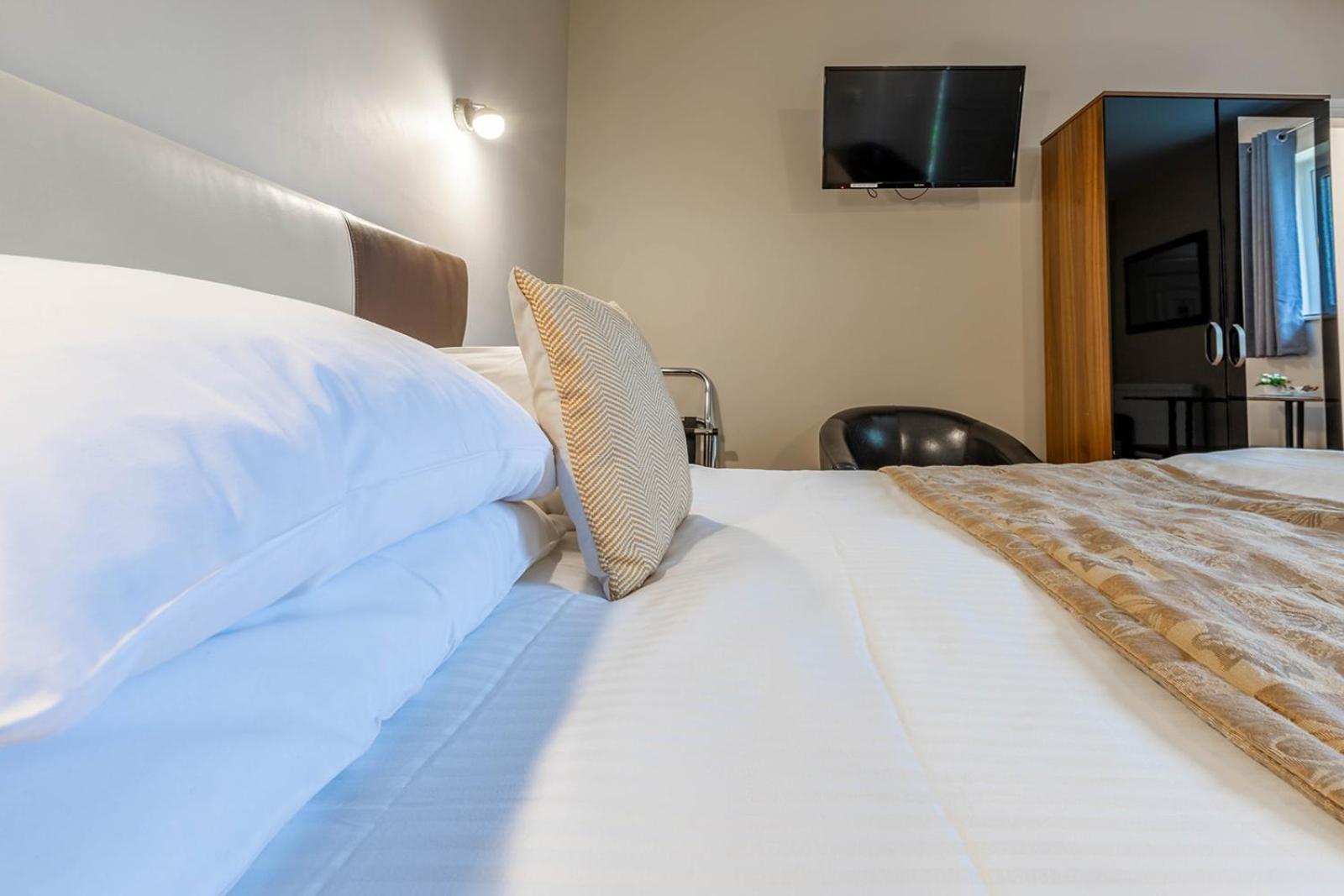 Roger Ground Guest House - With Onsite Car Parking Windermere Eksteriør bilde